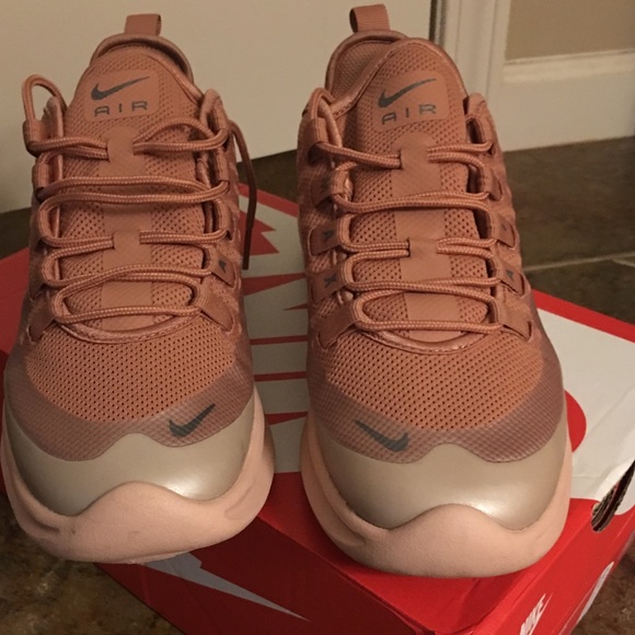 women's Nike Air Max Axis Trainers 8.5 - Picture 2 of 4